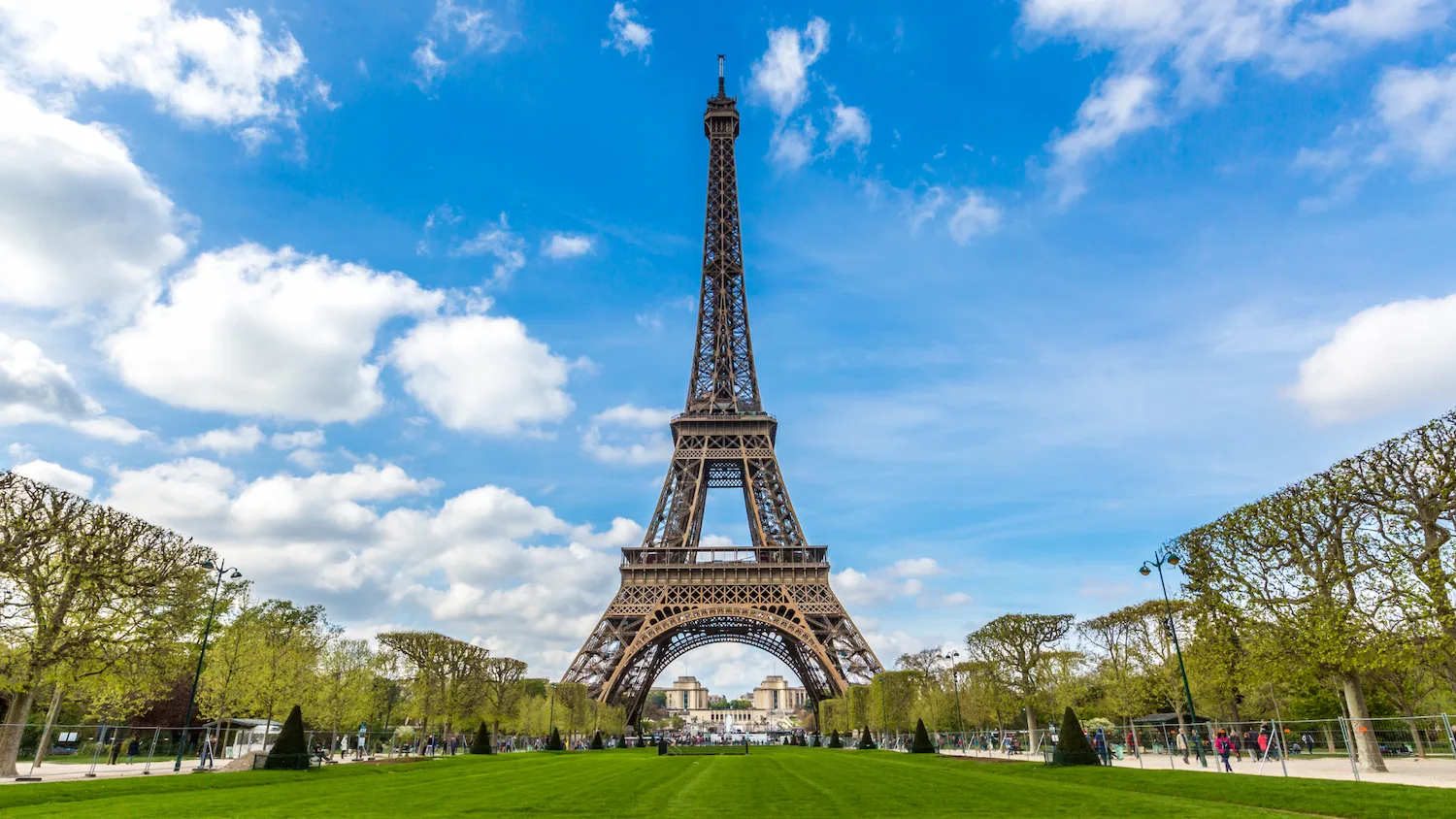 Eiffel Tower in French